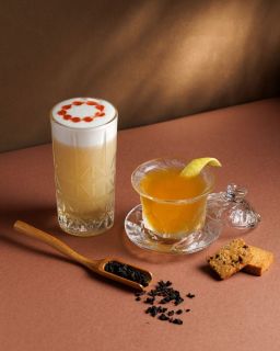 🍵 茗茶安頓舒壓，烈酒慰藉心靈。兩者結合便是一種美味的生活態度。Residence Lounge & Bar 剛推出兩款茶香雞尾酒，來我們可飽覽維港美景的頂層酒吧試試吧！
 
🍸 Tea is soothing, spirits are comforting. Blended into stunning concoctions — discover 2 new tea cocktails at our top-floor Residence Lounge & Bar, overlooking the breathtaking Victoria Harbour.
 
#NewWorldHotels #MyMillennium #NewWorldMillenniumHongKongHotel #千禧新世界香港酒店 #ResidenceLoungeandBar