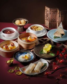 於桃里品味一系列寓意吉祥、滿帶祝福的期間限定手工點心🥟 超過30款經典及創意美饌於正月初一至初七供應。

🍊 Savour an auspicious selection of hand-crafted dim sum at Tao Li this Chinese New Year. Over 30 limited-time creations, symbolising health, luck and joy, will be available from 17 to 23 February. 

預訂 | Book Now
☎: 2313 4222
🖥️: 請到主頁面點擊連結 Link in Bio

#NewWorldHotels #MyMillennium #NewWorldMillenniumHongKongHotel #千禧新世界香港酒店 #TaoLi #RisewiththeHorseNewYearNewWorld #NewYearNewWorld #NewWorldHotels #萬馬奔騰新火相傳