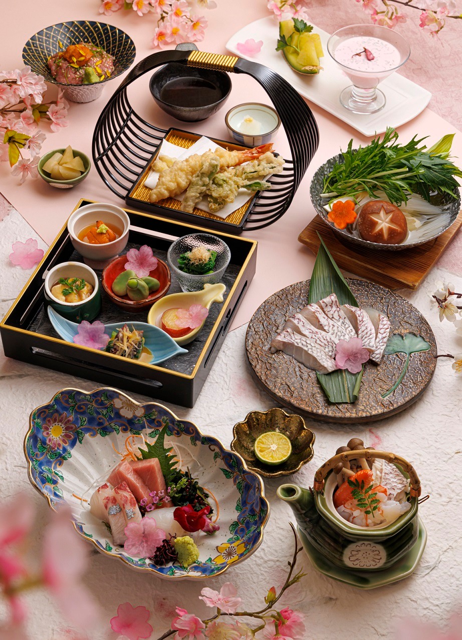 【浪漫櫻花之約 🌸 Blooming Sakura】
🎋 為迎接「花見」季節，嵯峨野再度於3及4月推出擺盤精緻、滿載春日食材的7道菜櫻花懷石晚餐。

🩷 It’s time for a romantic date during the cherry blossom season at Sagano. Savour a beautifully presented 7-course kaiseki dinner crafted with spring ingredients from now until the end of April. 

預訂 | Book Now
☎: 2313 4222
🖥️: 請到主頁面點擊連結 Link in Bio

#NewWorldHotels #MyMillennium #NewWorldMillenniumHongKongHotel #千禧新世界香港酒店 #Sagano