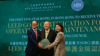 🏅 What a wrap! We are proud to be the first luxury hotel in Hong Kong to receive the prestigious 𝗟𝗘𝗘𝗗 𝗢+𝗠 𝗚𝗼𝗹𝗱 𝗖𝗲𝗿𝘁𝗶𝗳𝗶𝗰𝗮𝘁𝗶𝗼𝗻 from the U.S. Green Building Council recognising our sustainability efforts and initiatives. Yesterday, we hosted an award ceremony, and it was a great pleasure to welcome our guest-of-honour, Professor Frederick Ma, Chairman of the Hong Kong Trade Development Council, along with more than 300 industry leaders and business partners, to celebrate this milestone achievement. 

Thank you for being part of our journey. We remain deeply committed to ESG and joining hands with you all in building a greener future.

💚 喜訊分享！為慶祝千禧新世界香港酒店成為全港首間五星酒店榮獲由美國綠色建築委員會頒發的LEED既有建築營運與維護金級認證，以肯定酒店對可持續發展的努力，我們於昨日舉行了一場盛大的頒獎典禮，並有幸邀請到香港貿發局主席馬時亨教授及超過300位業界領袖及商界夥伴觀禮，一同分享各項環保舉措的要領及慶祝這個里程碑。

感謝大家與我們攜手同行，今後我們承諾會繼續為環保發展不遺餘力，共創更綠色的明天。

Supported by @colliersinternational @colliers_hong_kong 
@usgbc @leed_in_northasia #LEED #NewWorldHotels #MyMillennium #NewWorldMillenniumHongKongHotel #千禧新世界香港酒店