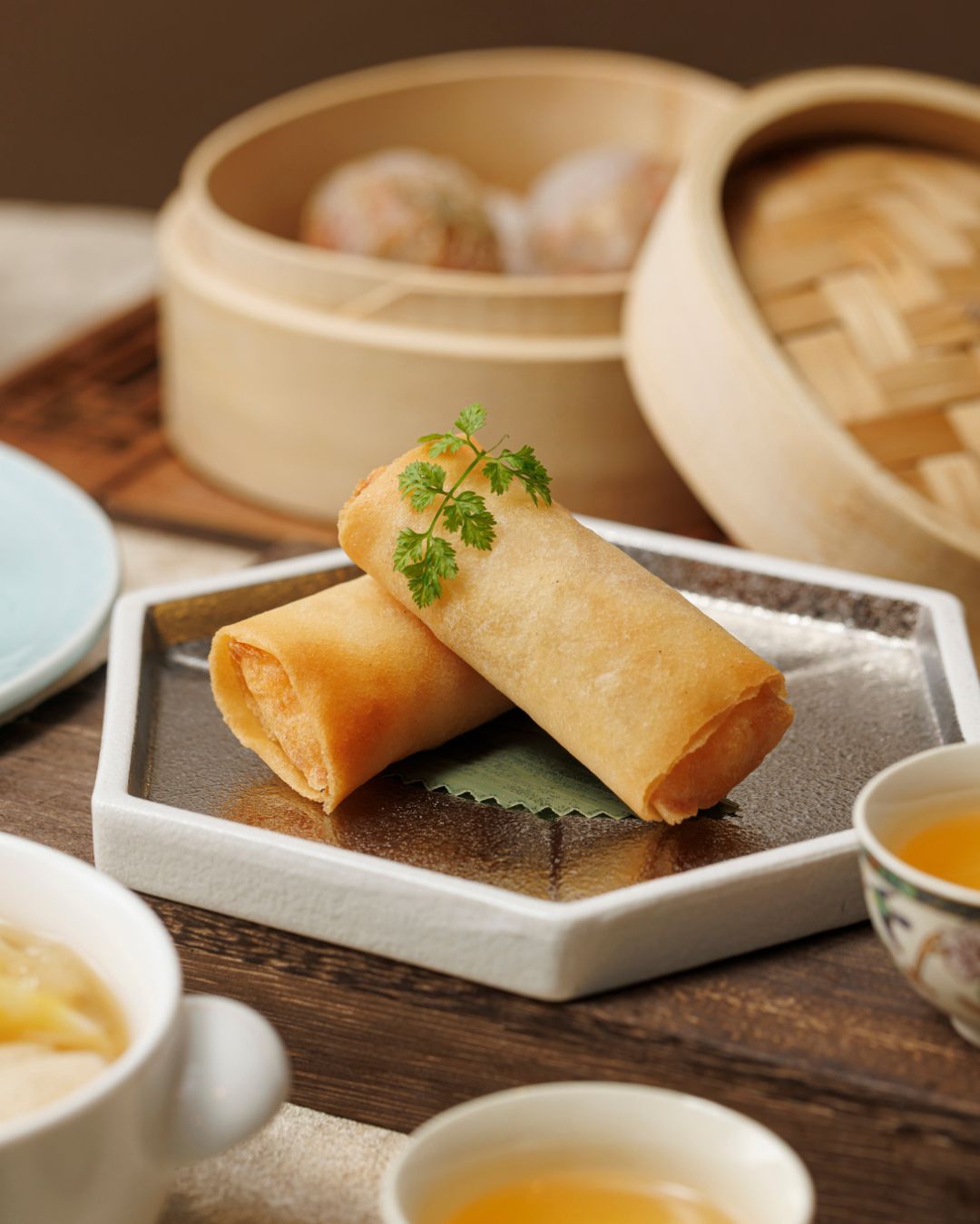 🥟 令人引頸以待的星期一至五任食點心午餐現以全新菜譜登場。於桃里品嚐30款前菜小食、廣東經典美點、老火例湯、懷舊甜品等等，兩位用只需HKD780 +10%。

🥢 The most anticipated weekday all-you-can-eat dim sum lunch continues with a refreshed menu! Savour unlimited servings of 30 selections of appetisers, Cantonese classics, comforting soups, desserts and more at Tao Li, all for just HKD780 +10% for two persons. 

預訂 | Book Now
☎: 2313 4222
🖥️: 請到主頁面點擊連結 Link in Bio

#NewWorldHotels #MyMillennium #NewWorldMillenniumHongKongHotel #千禧新世界香港酒店 #TaoLi