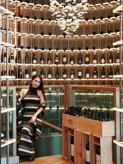🍷 沉醉微醺縱享一夜。發掘The Lounge超過1,000款的人氣及小眾葡萄酒藏，品味珍品同時享受現場爵士樂表演及環球美饌。

Your perfect way to wine and unwind. Discover our extensive collection of over 1,000 wine labels and indulge in an evening of live jazz and international gourmet delights at The Lounge.

📸: @莎拉姐姐🐾, @ KellyHuang, @吕星熙