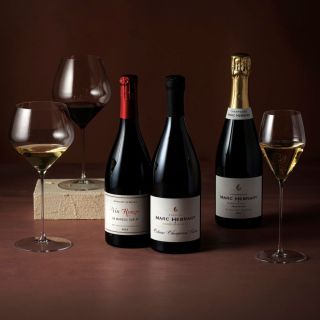 🍷 您知道法國香檳區出產的不只香檳嗎？來自馬恩河谷最著名的獨立酒莊Champagne Marc Hébrart亦同時製作紅白葡萄酒。我們專業的侍酒師團隊特意組合了3款該酒莊的出產，為您獻上特色品鑒組合。快來The Lounge一 在現場爵士樂韻的伴隨下，探它的獨有風土。 

🇫🇷 Did you know Champagne isn’t the only treasure from the Champagne region? Our sommelier team has curated a tasting wine flight featuring a sparkling, a red and a white from the renowned Marc Hébrart Winery. Discover more at The Lounge — the destination for wine lovers — and complete a captivating evening with soothing live jazz performances. 

預訂 | Book Now
☎: 2313 4222
🖥️: 請到主頁面點擊連結 Link in Bio

#NewWorldHotels #MyMillennium #NewWorldMillenniumHongKongHotel #千禧新世界香港酒店 #TheLounge #VinetVin