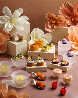 【花影雅緻下午茶 🫖 Floral Elegance Afternoon Tea】
🩰 讓您的味蕾起舞，穿梭於搖曳的花海之中。The Lounge全新主題下午茶誠獻超過10款以花入饌的甜品及小食，讓您享受午後悠閒片刻。兩位用只需HKD448，立即預訂投入一場「嚐」花之旅。 

🌸 Let your palate dance through a garden of floral-themed afternoon tea delights at The Lounge. For just HKD448 for two, savour over 10 flower-infused desserts and savouries. Book now and indulge in a blooming experience beyond expectations. 

📍：The Lounge
📅：即日至9月底 Now until the end of September
🕰️：每日2:30 – 5:30 p.m. daily
☎️：2313 4222

*須另加一服務費 l Subject to 10% service charge
*下午茶美點以金色鳥籠三層架盛載 l The afternoon tea treats are served in a three-tier golden birdcage stand 

#NewWorldHotels #MyMillennium #NewWorldMillenniumHongKongHotel #千禧新世界香港酒店 #TheLounge