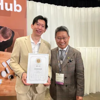 🌟 Congratulations to The Lounge on receiving another accolade! We are delighted to once again be recommended by @wineluxemagazine in the 2026 Wine by the Glass Restaurant Awards. Thank you for your tremendous support and we look forward to raising a glass with you at The Lounge again soon. 

🍷 恭喜The Lounge再獲殊榮，被Wine Luxe 酒派雜誌選為2026年「杯裝葡萄酒推薦餐廳」之一。感謝您們一如既往的支持，我們期待於The Lounge與您一起舉杯暢飲。

#NewWorldHotels #MyMillennium #NewWorldMillenniumHongKongHotel #千禧新世界香港酒店 #TheLounge #VinetVin