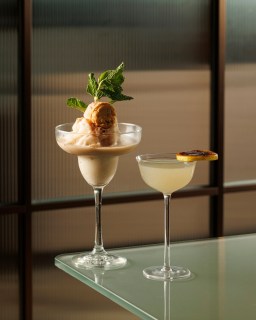 🍸 傍晚時分，於酒店頂層酒吧Residence Lounge & Bar一邊品嚐以世界上最古老的冧酒製造商出產的Mount Gay Rum所製作之2款雞尾酒新品，一邊欣賞享負盛名的城市天際線，非常寫意。

🍹 Discover 2 new cocktails crafted with Mount Gay Rum, one of the world's oldest rum distilleries, at Residence Lounge & Bar while taking in the sparkling city skyline.

#NewWorldHotels #MyMillennium #NewWorldMillenniumHongKongHotel #千禧新世界香港酒店#ResidenceLoungeandBar