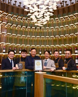 🍷 Another accolade for The Lounge! We are thrilled to be named Best Wine Bar at the Hong Kong Best Bars Awards 2026 by RBHK. Raise a glass with us and discover the award-winning wine and dine experience that has captured the hearts of wine lovers.
🏅 恭喜The Lounge再下一城!
我們很榮幸於2026年 RBHK 最佳酒吧大獎中榮獲「最佳葡萄酒酒吧」殊榮。誠邀您與我們一同慶祝這個重要里程碑,舉杯共享喜悅時刻。
----------
📍:The Lounge
🕰️:每日11 a.m. – 12 a.m. daily
☎️:2313 4222
🎵 現場音樂表演 Live Music:星期一至六 7:30 - 11:30 p.m. every Mon – Sat
🍷 酒藏量 Wine Labels:1,000+
🤵🏻♂️:專業侍酒師每日駐場 Served by a team of wine professionals
----------
@rbhkga @whiskymaghk
#NewWorldHotels #MyMillennium #NewWorldMillenniumHongKongHotel #TheLounge #VinetVin