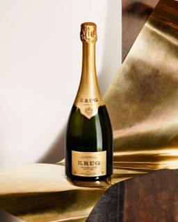 🥂 於The Lounge沉醉於一夜奢華美酒佳餚體驗，品味5款Krug香檳並配上6道環球風味菜式。

9月23日酒配晚宴只設24位，立即搶先預訂。
 
✨ Only one night and just 24 seats on 23 September, immerse yourself in an opulent wine and dine experience at The Lounge featuring 5 exceptional Krug labels paired with an exquisite 6-course menu showcasing flavours from around the world. 

Book now to secure your place.

立即預訂 | Book Now: 
☎: 2313 4222

#NewWorldMillenniumHongKongHotel #TheLounge #VinetVin #Krug #WineDinner