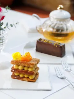 🍰 發掘The Lounge的隱藏魅力!陽光灑落在舒適優雅的休閒空間中,享用自選精緻蛋糕並配上咖啡或茶,每位只需HKD98 +10%。無論是靜心閱讀、與好友相聚,還是享受獨處時光,我們的甜點套餐都讓您感到格外愜意。
☕ Discover one of our best-kept secrets at The Lounge and treat yourself to a delightful cake set featuring your choice of dessert paired with coffee/ tea for just HKD98 +10%. Whether you're catching up on some reading, meeting a friend or taking a well-deserved break, every visit feels a little sweeter.
預訂 | Book Now
☎: 2313 4222
#NewWorldHotels #MyMillennium #NewWorldMillenniumHongKongHotel #千禧新世界香港酒店 #TheLounge