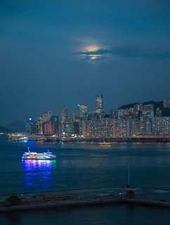🌕 With the full moon shining above, we wish everyone, wherever you are, a joyful reunion with your dearest friends and family. 

🥮 明月高掛，無論您身處何方，祝各位與摯愛和家人共享歡悅美滿的時光。

中秋節快樂！
Happy Mid-Autumn Festival!

📸: XHS@北石同学
#NewWorldHotels #MyMillennium #NewWorldMillenniumHongKongHotel #千禧新世界香港酒店